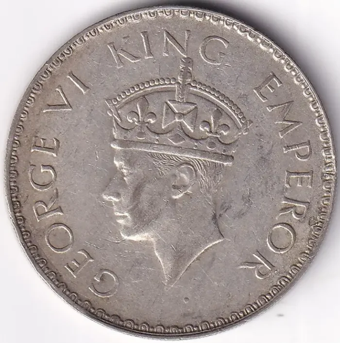 One Rupee of 1941 of British India Bombay Mint Silver Coin - Image 2
